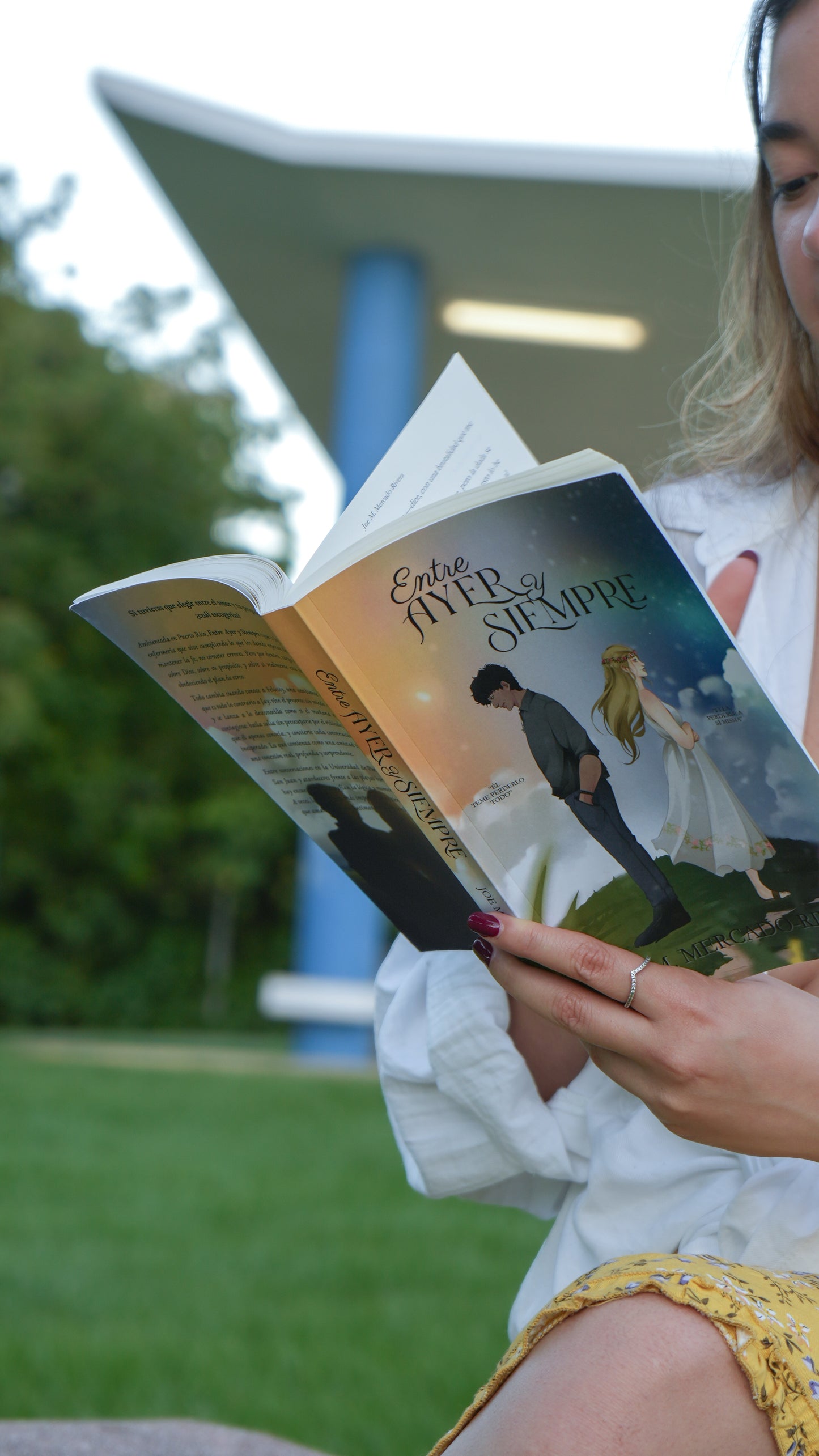 Entre Ayer y Siempre (Paperback)